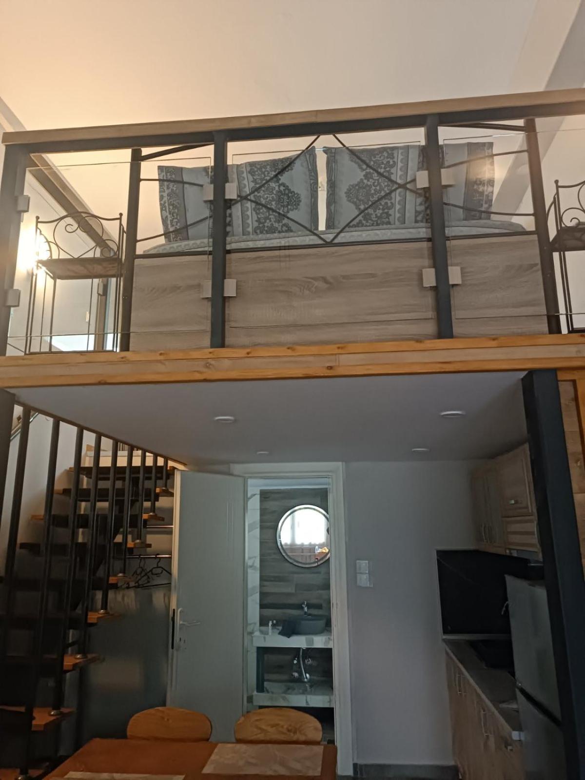Апартаменты Flisvos Loft By The Sea *